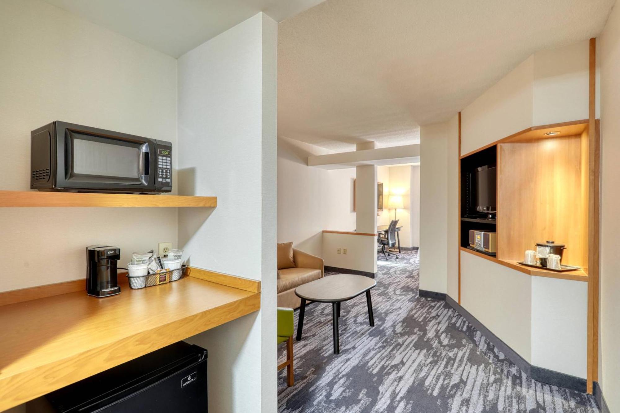 Fairfield Inn & Suites Woodbridge Avenel Εξωτερικό φωτογραφία