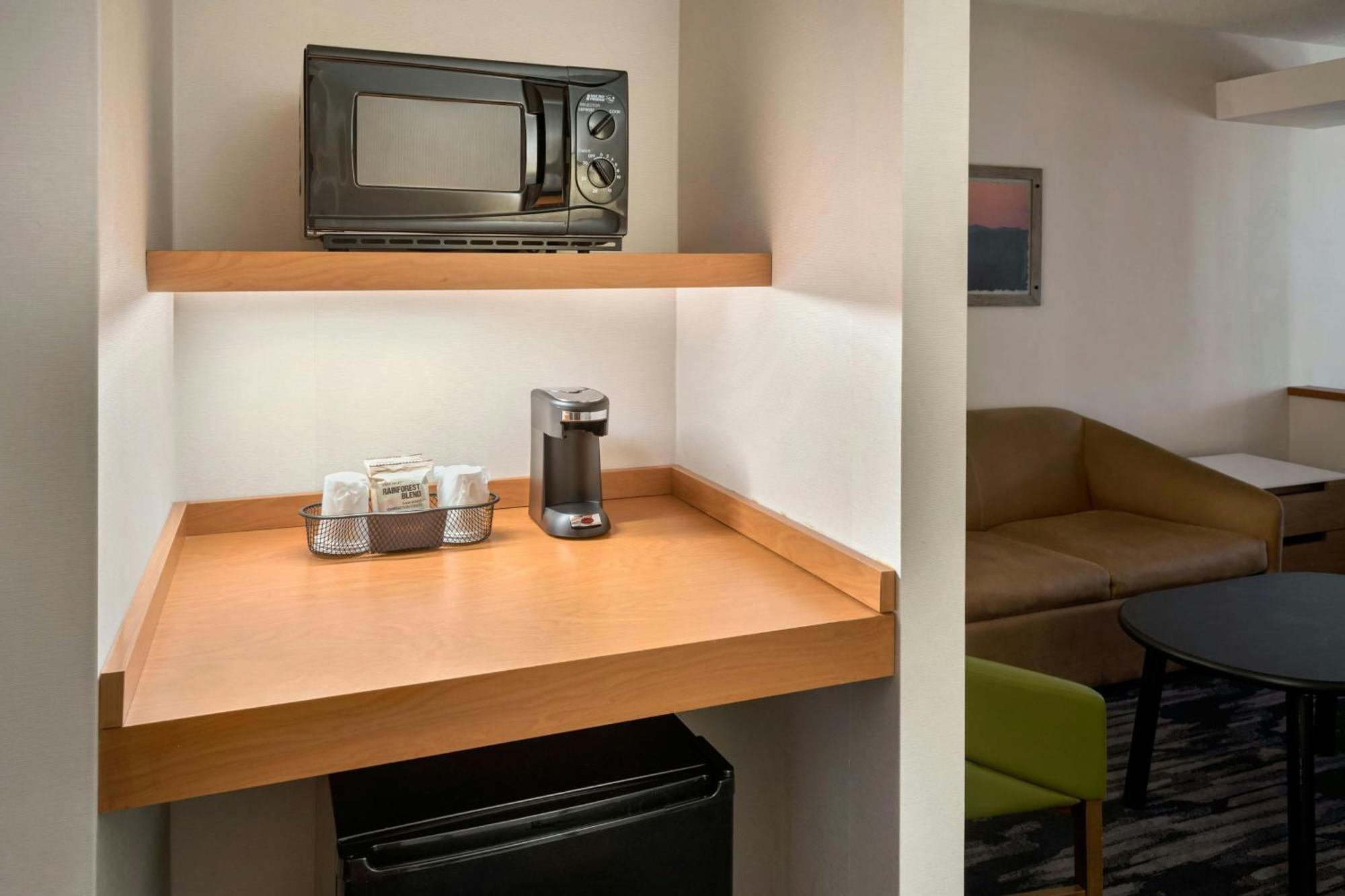 Fairfield Inn & Suites Woodbridge Avenel Εξωτερικό φωτογραφία