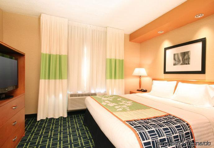 Fairfield Inn & Suites Woodbridge Avenel Εξωτερικό φωτογραφία