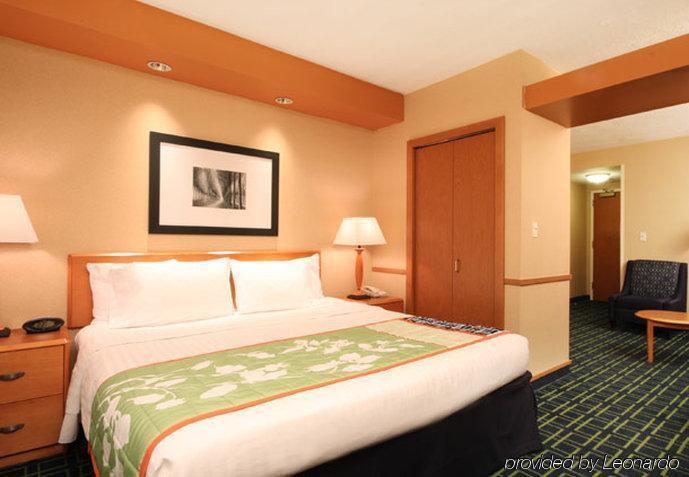 Fairfield Inn & Suites Woodbridge Avenel Εξωτερικό φωτογραφία