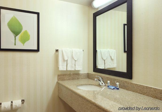 Fairfield Inn & Suites Woodbridge Avenel Δωμάτιο φωτογραφία